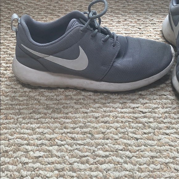 Nike Roche - Picture 2 of 3